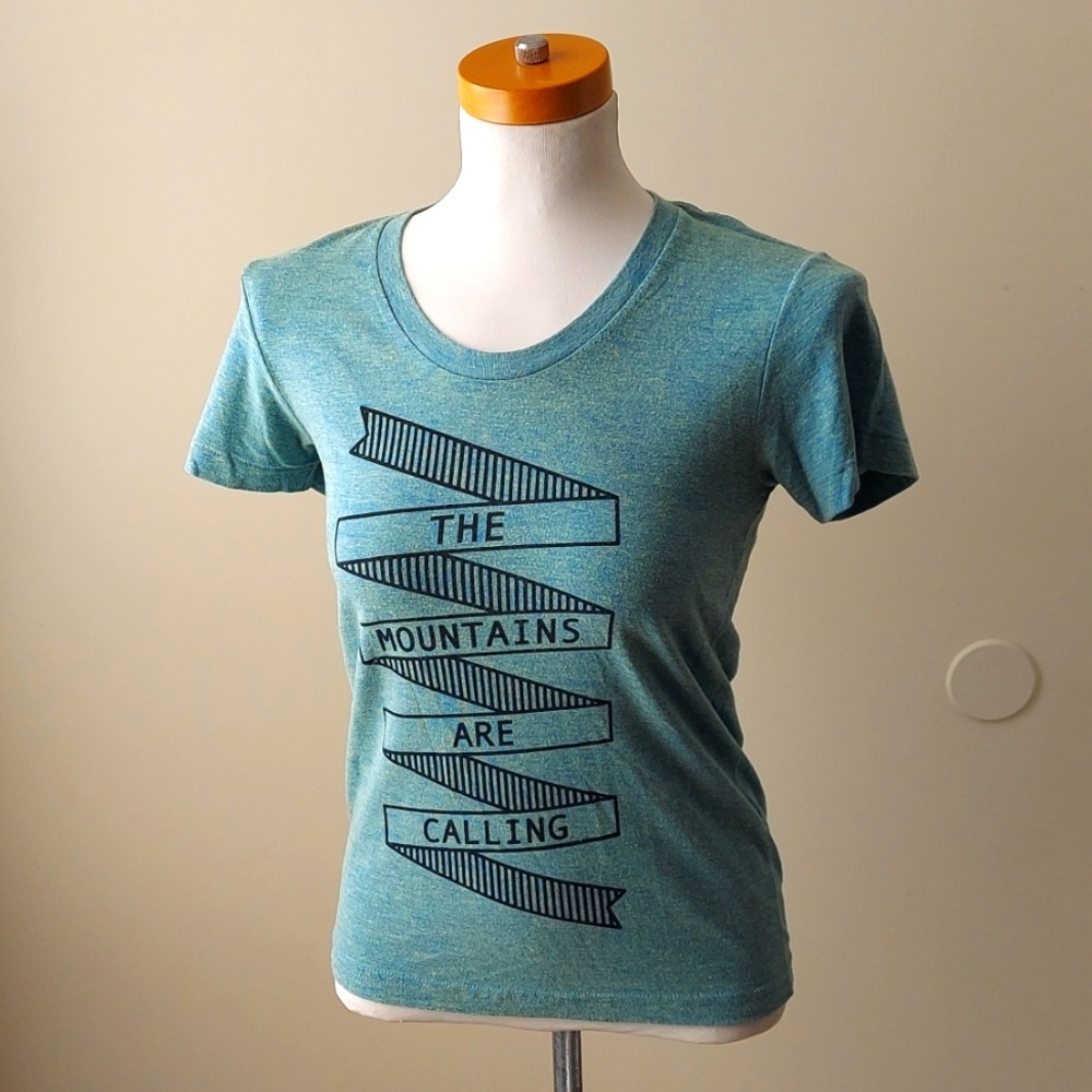 The mountains are calling heathered tee
